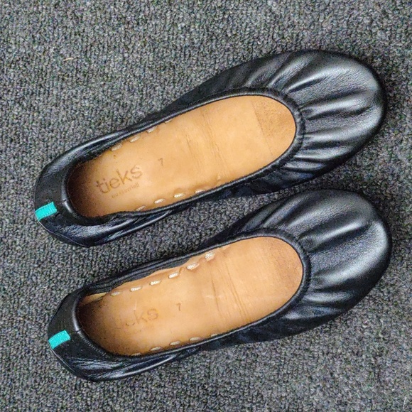 Tieks Black Leather Foldable Ballet Flats - Picture 1 of 14